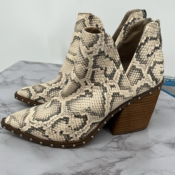 STEVE MADDEN Alyse Bootie Light Snakeskin Pointed Toe 6M Edgy Mobwife Rocker - Picture 4 of 8